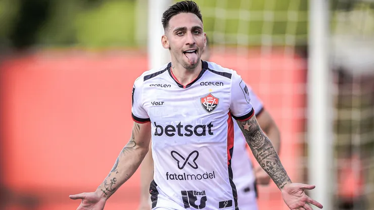 Gustavo Mosquito em ação pelo Vitória - Foto: Jhony Pinho/AGIF