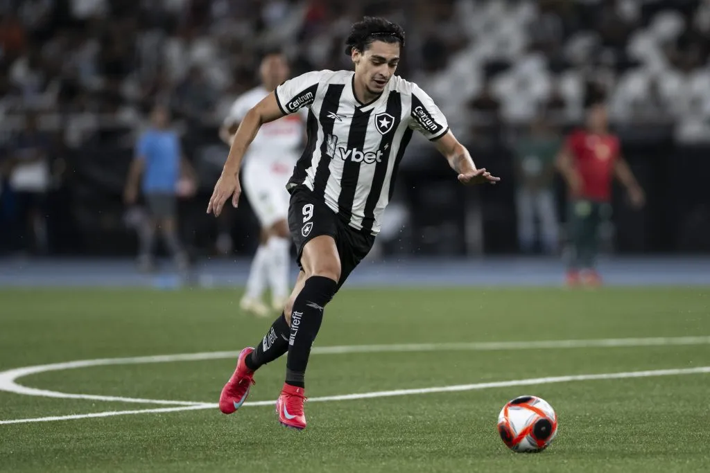 Matheus Nascimento, atacante do Botafogo, recusou ir para o Juaréz, do México. Foto: Jorge Rodrigues/AGIF