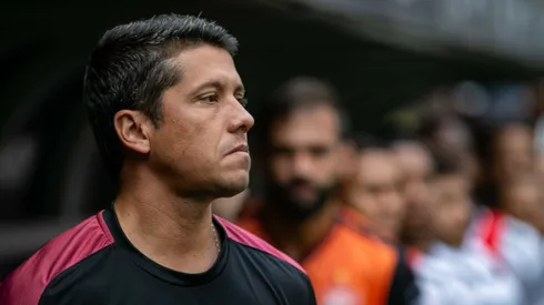 Thiago Carpini, técnico do Vitória, durante partida pelo campeonato Brasileiro A 2024. Foto: Fernando Moreno/AGIF