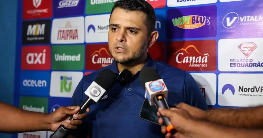 Técnico do time alternativo do Bahia, Leonardo Galbes. Foto: Letícia Martins/EC Bahia
