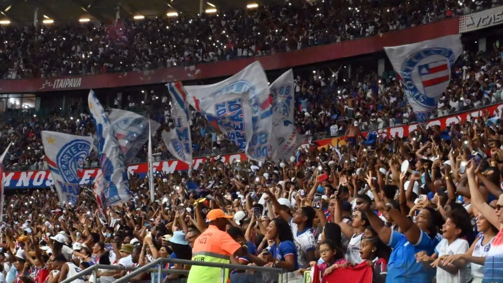 Torcida do Bahia comemorando na Arena Fonte Nova – Foto: Walmir Cirne/AGIF