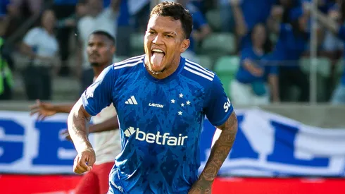 Gabriel Veron jogador do Cruzeiro comemora seu gol durante partida contra o Bragantino no estadio Independencia pelo campeonato Brasileiro A 2024.