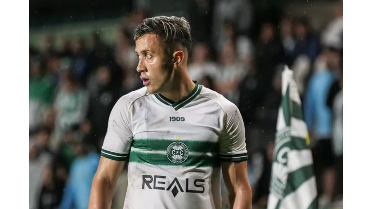 Matheus Frizzo durante confronto contra o São Joseense no Campeonato Paranaense de 2024.