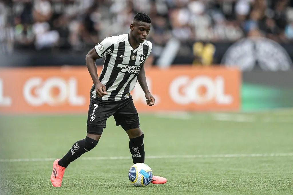Luiz Henrique durante partida contra o São Paulo no Campeonato Brasileiro A 2024. Foto: Thiago Ribeiro/AGIF