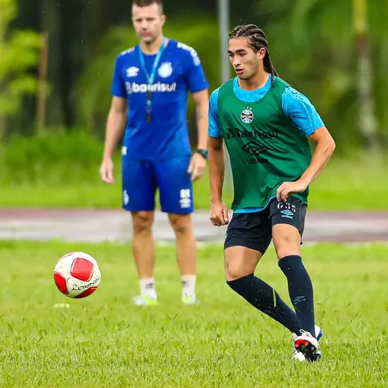 Pedro Gabriel treinando com o sub-20 do Grêmio – Foto: Reprodução/Angelo Pieretti /Grêmio