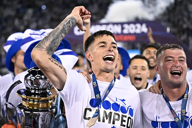 Valentín Gómez, comemorando título pelo Velez Sarsfield-ARG – (Photo by Rodrigo Valle/Getty Images)