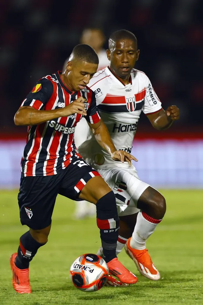 SP – RIBEIRAO PRETO – 20/01/2025 – PAULISTA 2025, BOTAFOGO-SP X SAO PAULO – Henrique jogador do Sao Paulo durante partida contra o Botafogo-SP no estadio Santa Cruz pelo campeonato Paulista 2025. Foto: Thiago Calil/AGIF