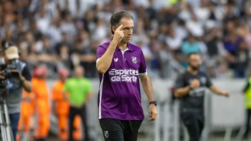 Léo Condé pelo Ceará durante partida contra o Paysandu na Arena Castelão pelo Campeonato Brasileiro B 2024 - Foto: Baggio Rodrigues/AGIF