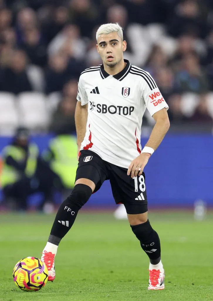 LONDON, ENGLAND – JANUARY 14: Andreas Pereira of Fulham controls the ball during the Premier League match between West Ham United FC and Fulham FC at London Stadium on January 14, 2025 in London, England. (Photo by Warren Little/Getty Images)