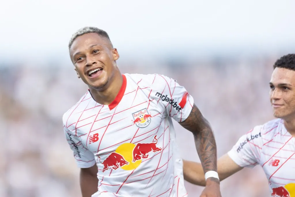 Vitinho comemorando gol durante partida entre Bragantino e Inter de Limeira no Campeonato Paulista 2024. Foto: Diogo Reis/AGIF