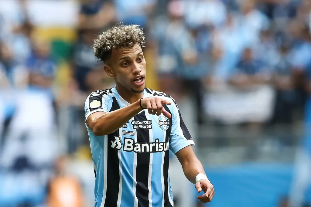 Bitello jogador do Gremio durante partida contra o Caxias no estadio Arena do Gremio pelo campeonato Gaucho 2023. Foto: Pedro H. Tesch/AGIF