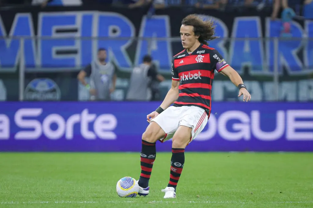 David Luiz durante partida entre Grêmio e Flamengo no Campeonato Brasileiro A 2024. Foto: Maxi Franzoi/AGIF