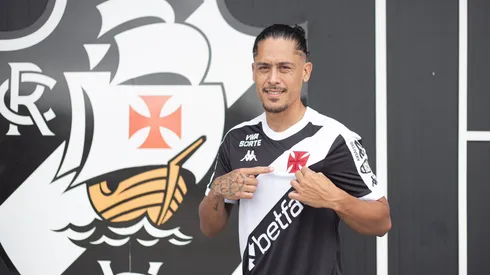 Maurício Lemos, novo zagueiro do Vasco, durante sua apresentação. Foto: Matheus Lima/CRVG