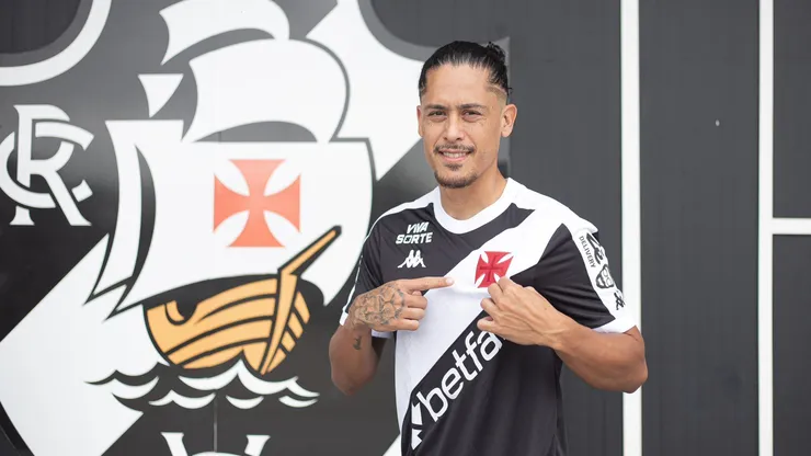 Maurício Lemos, novo zagueiro do Vasco, durante sua apresentação. Foto: Matheus Lima/CRVG