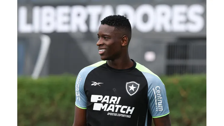 Foto: Vitor Silva/Botafogo - Luiz Henrique durante treinamento do Botafogo em 2024.