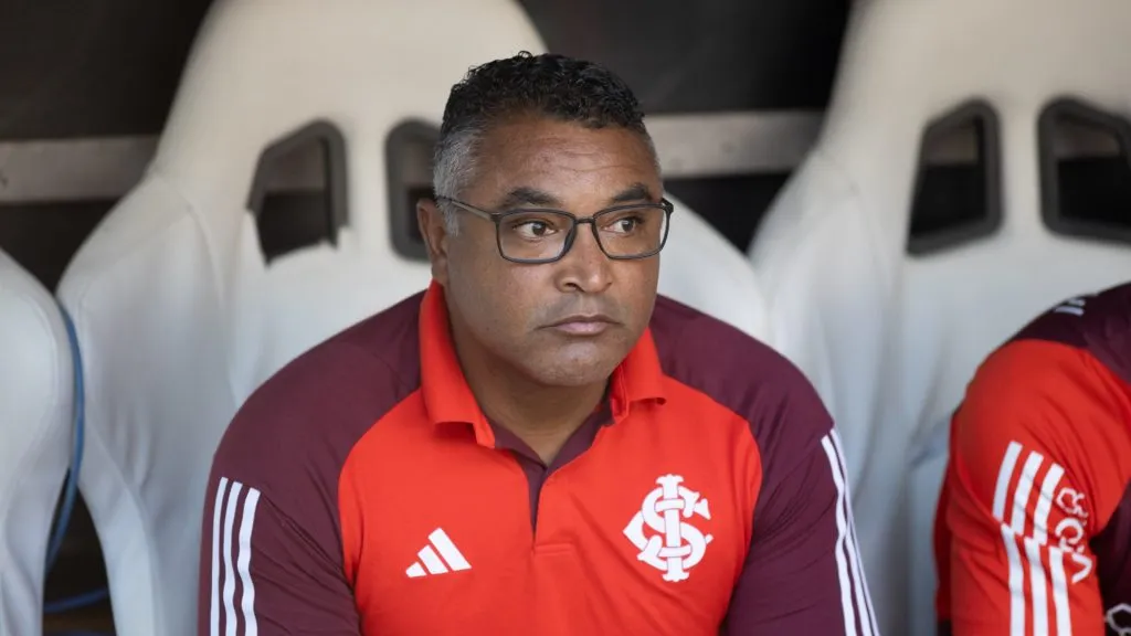 Roger Machado pelo Internacional durante partida contra o Fortaleza – Foto: Baggio Rodrigues/AGIF