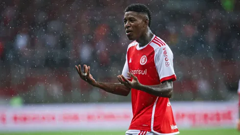 Vitão, jogador do Internacional, durante partida contra o Bahia pelo Campeonato Brasileiro de 2024. Foto: Maxi Franzoi/AGIF