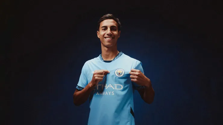 Vitor Reis deixou o Palmeiras e acertou com o Manchester City. Foto: Divulgação/Manchester City