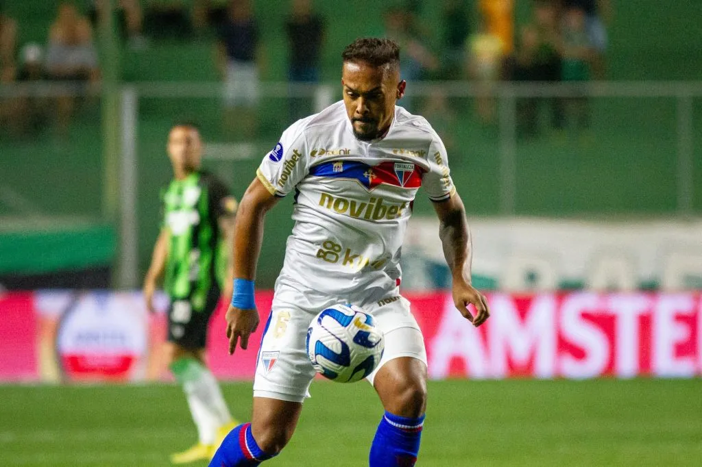 Bruno Pacheco jogador do Fortaleza durante partida contra o América-MG no estádio Independência pelo campeonato Copa Sul-Americana 2023. Foto: Fernando Moreno/AGIF