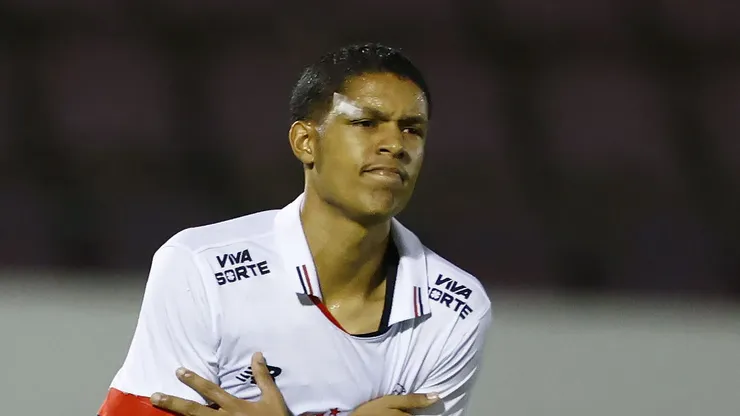 Diretoria entende que Ryan pode jogar no profissional do São Paulo.