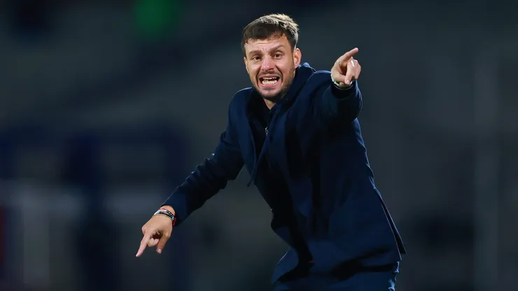 MEXICO CITY, MEXICO - JANUARY 11: Martin Anselmi coach of Cruz Azul reacts during the 1st round match between Cruz Azul and Atlas as part of the Torneo Clausura 2025 Liga MX at Olimpico Universitario Stadium on January 11, 2025 in Mexico City, Mexico. (Photo by Hector Vivas/Getty Images)
