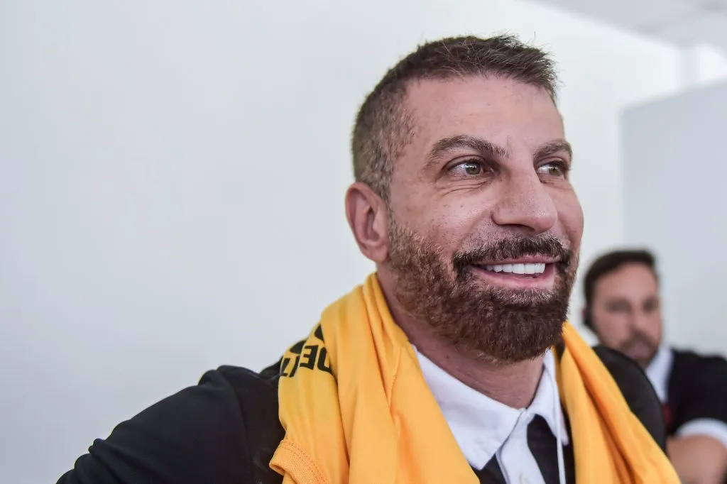 Pedrinho, candidato da chapa Sempre Vasco, durante a eleicao a qual elege o Presidente do Vasco da Gama para o Trienio 2024 a 2026, realizada na Sede do Calabouco, centro do Rio de janeiro. Foto: Thiago Ribeiro/AGIF