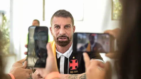Pedrinho, candidato da chapa Sempre Vasco, durante a eleicao a qual elege o Presidente do Vasco da Gama para o Trienio 2024 a 2026, realizada na Sede do Calabouco, centro do Rio de janeiro. Foto: Thiago Ribeiro/AGIF