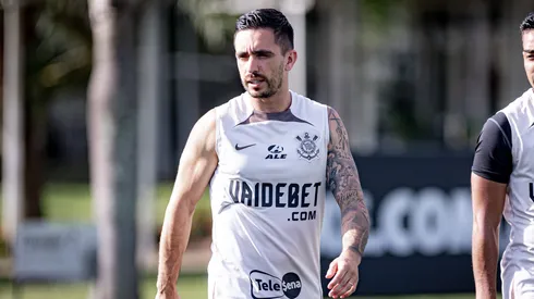Igor Coronado jogador do Corinthians durante chegada do time para treino no Centro de Treinamento CT Joaquim Grava.