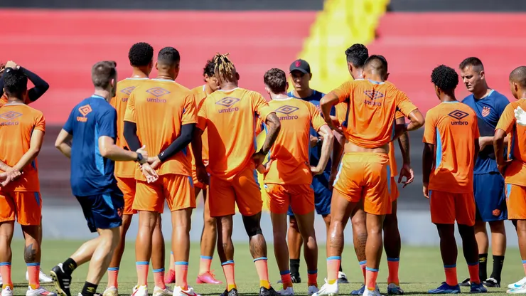 PJogadores do Sport treinam na Ilha do Retiro, em Recife (PE), nesta terça-feira (21), se preparando para o confronto contra o Ferroviário-CE pela Copa do Nordeste. Foto: Marlon Costa/AGIF