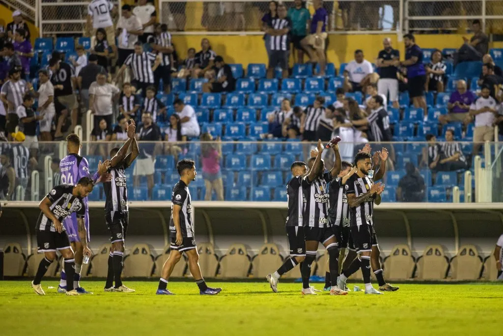 Jogadores do Cearé deixam o campo apos partida contra o Tirol no estadio Presidente Vargas (CE) pelo campeonato Cearense 2025. Foto: Baggio Rodrigues/AGIF