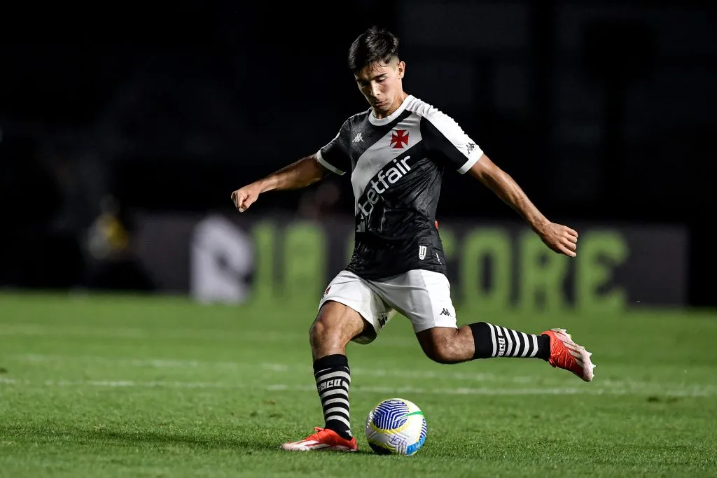 Sforza jogador do Vasco durante partida contra o Bragantino em São Januário pelo campeonato Brasileiro A 2024. Foto: Thiago Ribeiro/AGIF