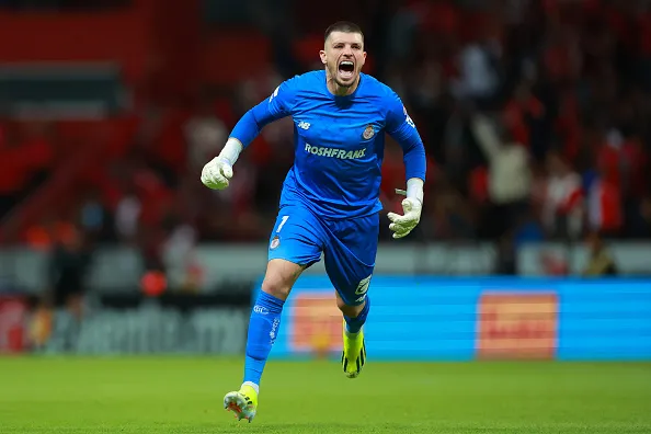 Tiago Volpi, novo goleiro do Grêmio, com a camisa do Toluca. (Photo by Hector Vivas/Getty Images)