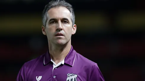 Léo Condé, técnico do Ceará, durante a partida contra o Sport no Estádio Ilha do Retiro pelo Campeonato Brasileiro Série B de 2024 – Foto: Rafael Vieira/AGIF