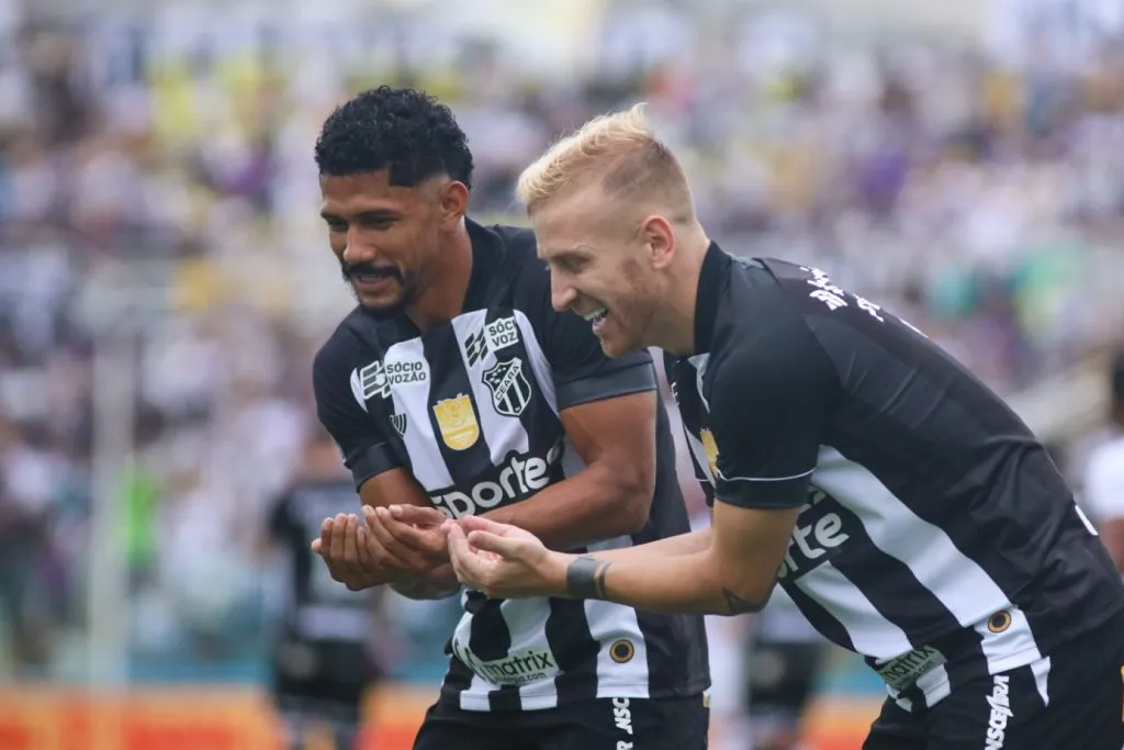 Pedro Henrique, jogador do Ceará, comemora seu gol durante partida contra o Tirol no estadio Presidente Vargas (CE) pelo campeonato Cearense 2025. Foto: Lucas Emanuel/AGIF