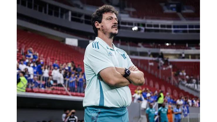 Foto: Gustavo Aleixo/Cruzeiro - Diniz durante derrota para o Athletic no Campeonato Mineiro de 2025.