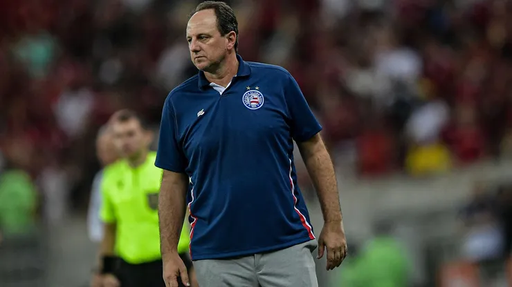 Rogério Ceni, técnico do Bahia, durante a partida contra o Flamengo no estádio Maracanã, pela Copa do Brasil 2024. Foto: Thiago Ribeiro/AGIF. Crédito obrigatório: Thiago Ribeiro/AGIF