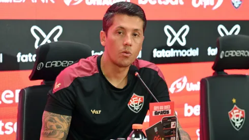 Thiago Carpini, técnico do Vitória, durante partida pelo campeonato Brasileiro A 2024. Foto: Walmir Cirne/AGIF