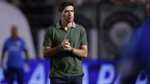 SP – SANTOS – 22/01/2025 – PAULISTA 2025, SANTOS X PALMEIRAS – Abel Ferreira tecnico do Palmeiras durante partida contra o Santos no estadio Vila Belmiro pelo campeonato Paulista 2025. Foto: Ettore Chiereguini/AGIF