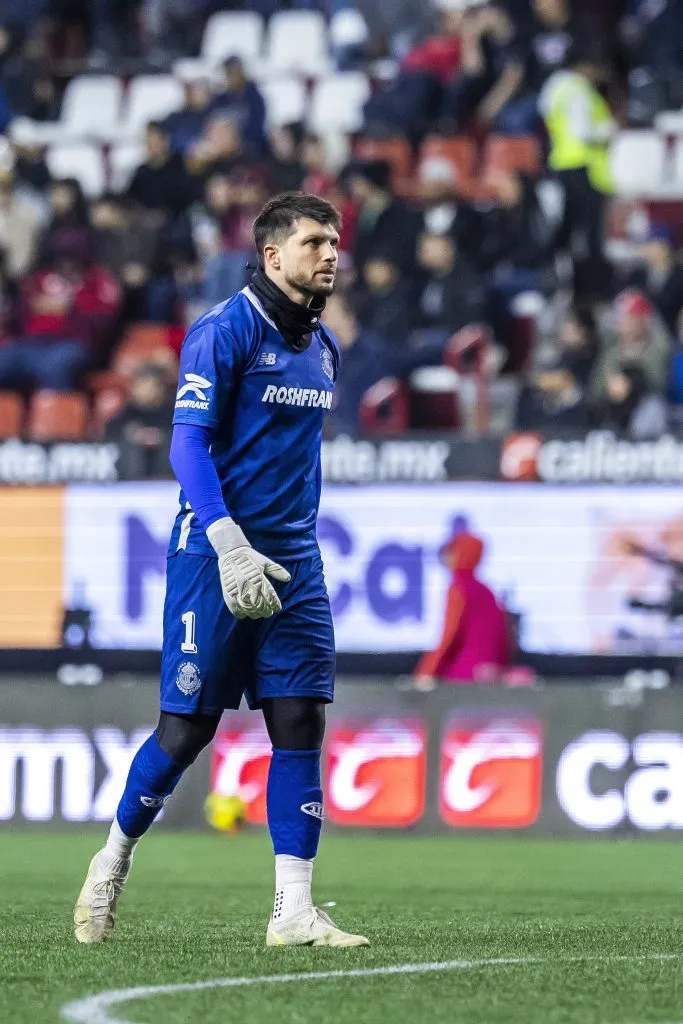 TIJUANA, MEXICO – JANUARY 10:  Tiago Volpi of Toluca looks on during the 1st round match between Tijuana and Toluca as part of the Torneo Clausura 2025 Liga MX at Caliente Stadium on January 10, 2025 in Tijuana, Mexico. (Photo by Francisco Vega/Getty Images)