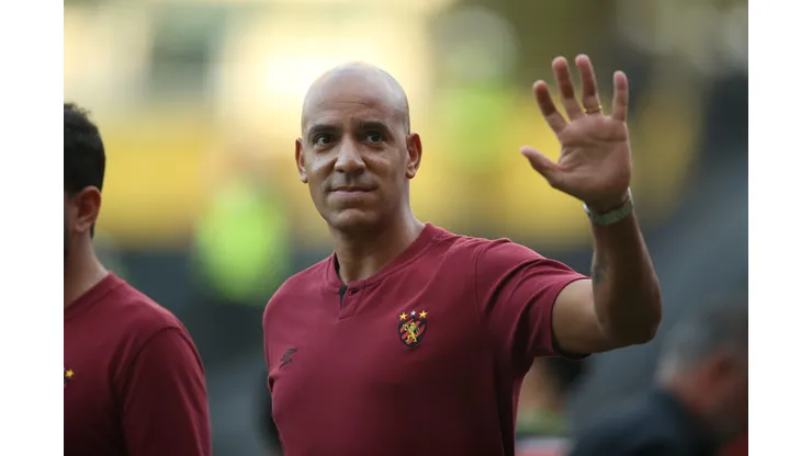 Pepa, técnico do Sport, durante a partida entre Sport e Santos na Ilha do Retiro em Recife (PE), pelo campeonato brasileiro da Serie B 2024. Foto: Marlon Costa/AGIF