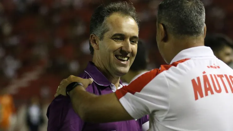 Léo Condé, técnico do Ceará, durante o confronto contra o Náutico no estádio dos Aflitos, em Recife, válido pela Copa do Nordeste 2025. Foto: Marlon Costa/AGIF