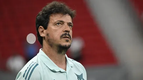Fernando Diniz, técnico do Cruzeiro, durante partida contra o Athletic pelo Campeonato Mineiro de 2025. Foto: Mateus Bonomi/AGIF