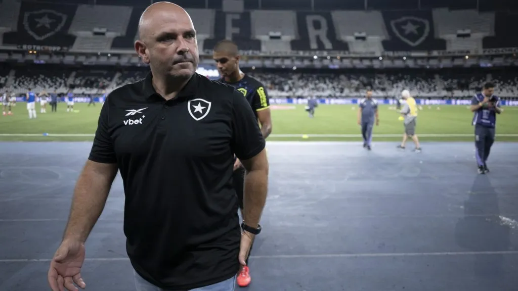 Carlos Leiria, técnico do Botafogo