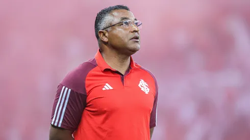 Roger Machado, tÉcnico do Internacional, durante partida contra o Flamengo pelo Campeonato Brasileiro de 2024. Foto: Maxi Franzoi/AGIF