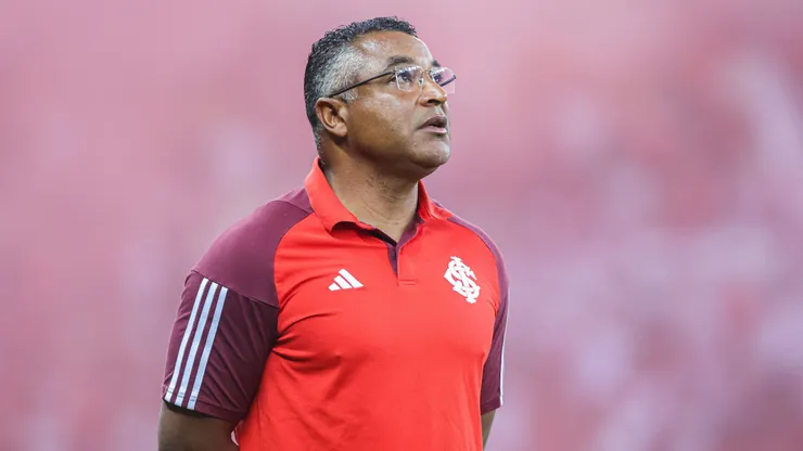 Roger Machado, tÉcnico do Internacional, durante partida contra o Flamengo pelo Campeonato Brasileiro de 2024. Foto: Maxi Franzoi/AGIF