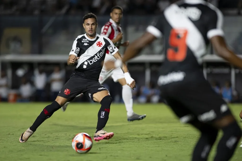 RJ – RIO DE JANEIRO – 16/01/2025 – CARIOCA 2025, VASCO X BANGU – Serginho jogador do Vasco durante partida contra o Bangu no estadio Sao Januario pelo campeonato Carioca 2025. Foto: Jorge Rodrigues/AGIF