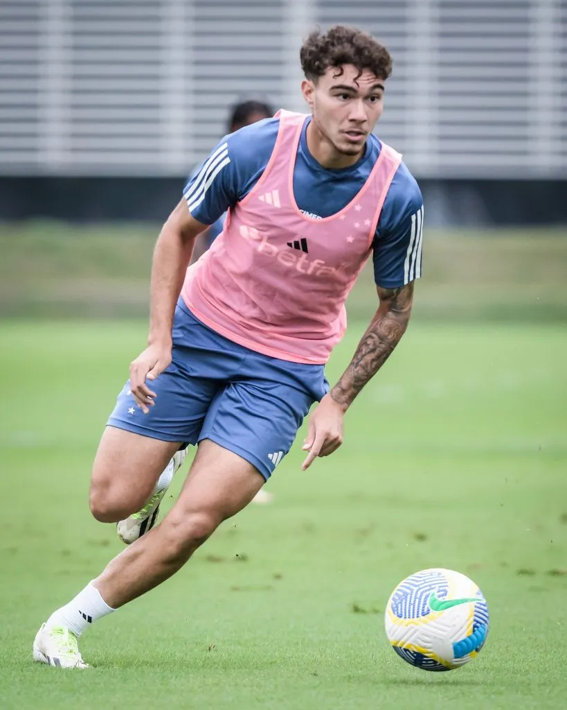 Arthur Viana treinando no Cruzeiro – Foto: Reprodução/Cruzeiro EC