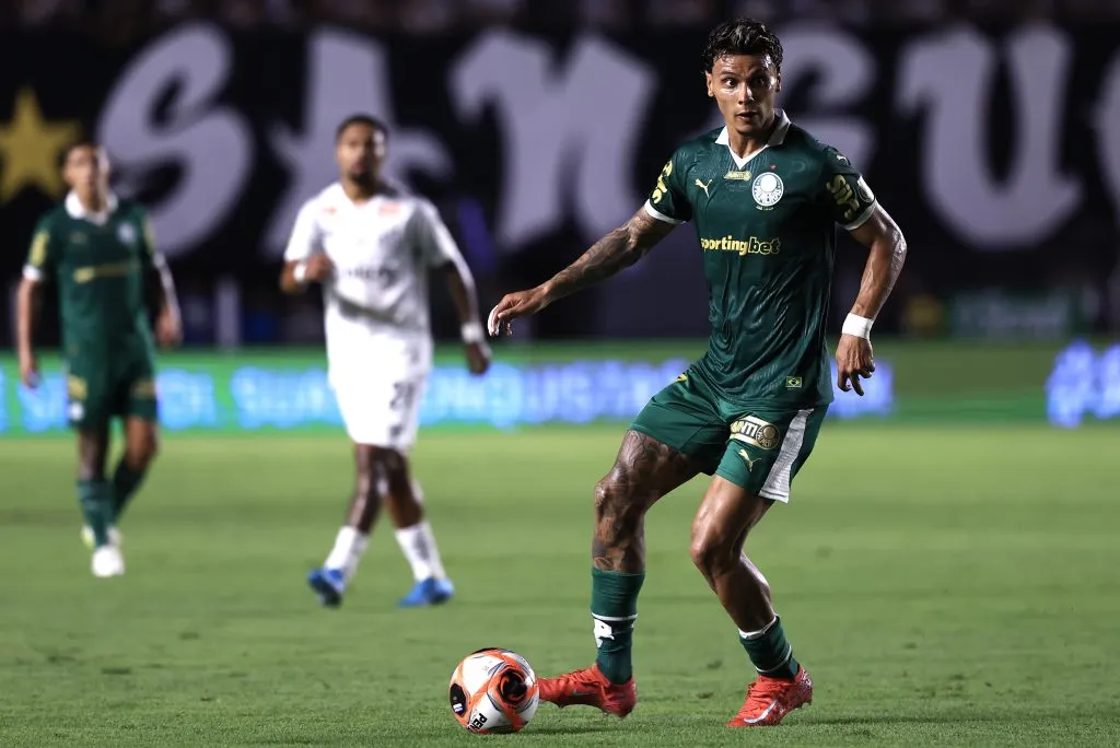 Richard Rios jogador do Palmeiras durante partida contra o Santos na Vila Belmiro pelo campeonato Paulista 2025. Foto: Marcello Zambrana/AGIF
