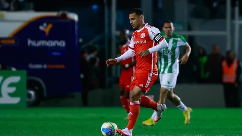 Alan Patrick, jogador do Internacional, em ação durante a partida contra o Juventude no estádio Alfredo Jaconi, válida pelo Campeonato Brasileiro Série A 2024. Foto: Luiz Erbes/AGIF