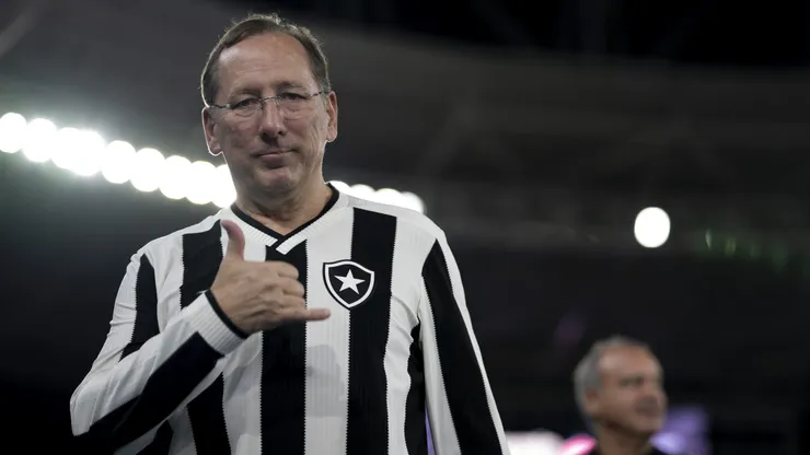 John Textor durante confronto contra o Vitória no Brasileirão 2024. (Imagem: Robson Mafra/AGIF)